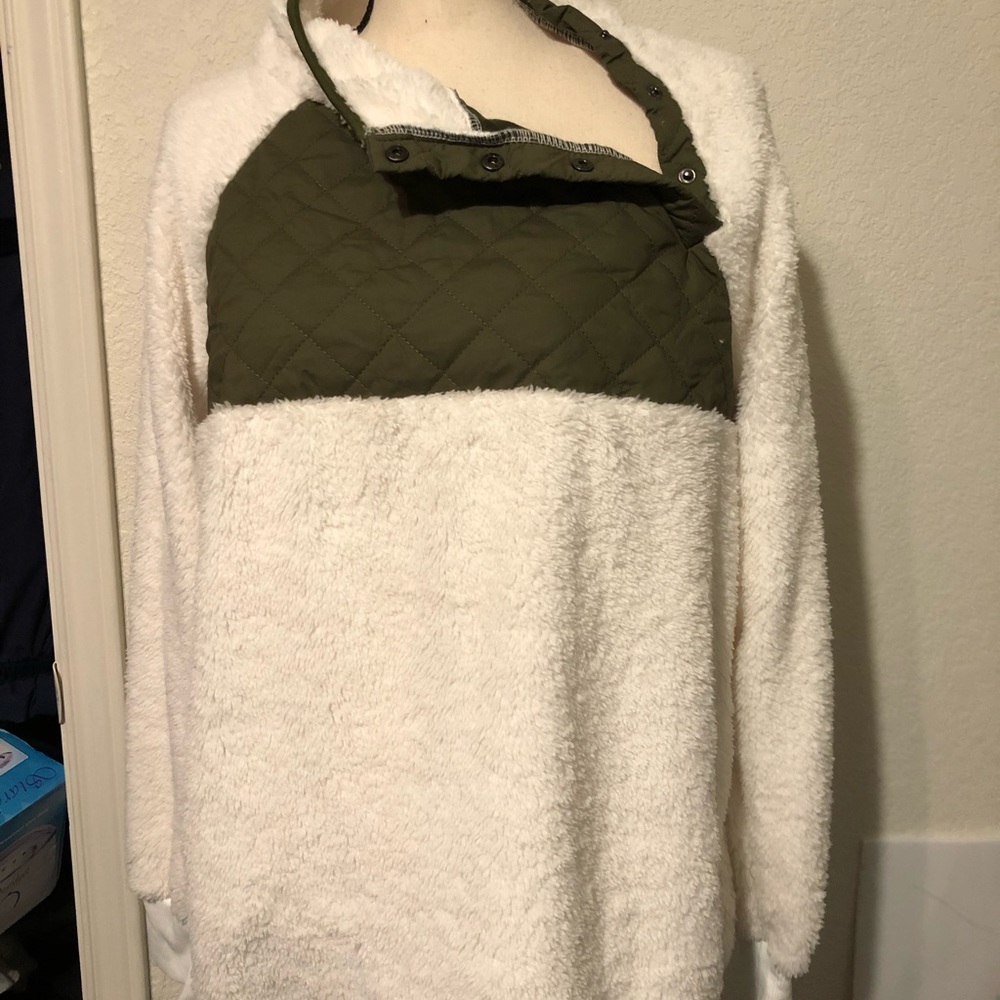 Women’s asymmetrical snap collar fleece pullover